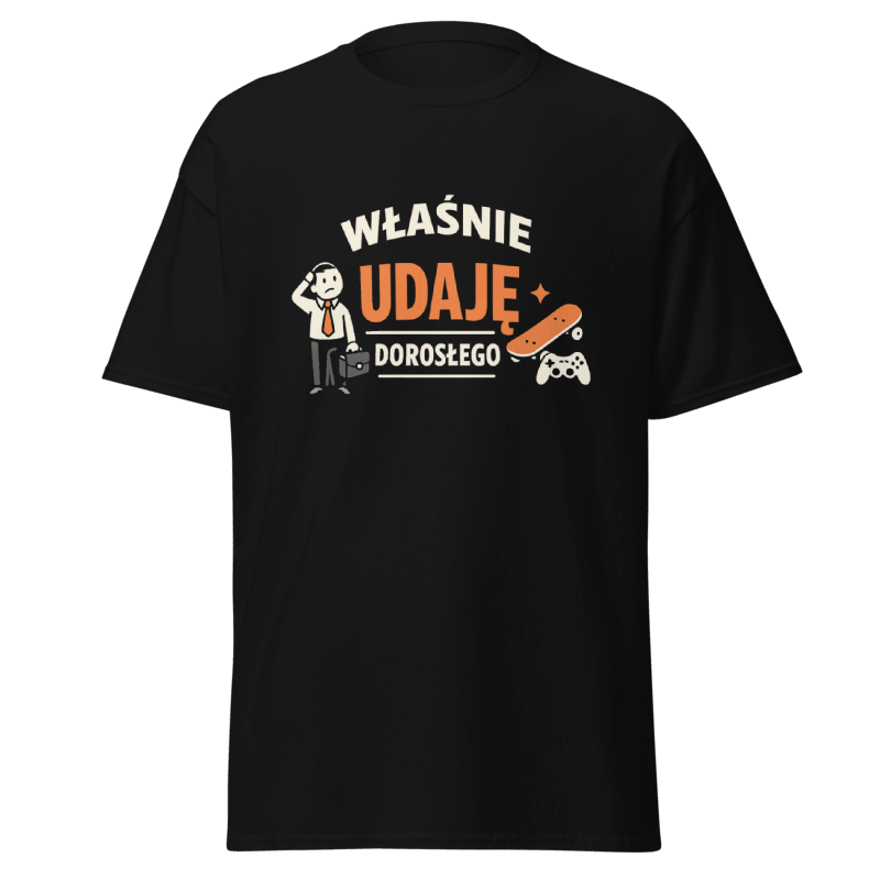 Koszulka T-Shirt Rizer z nadrukiem "Właśnie Udaję Dorosłego" na białej tkaninie, casualowy styl, wygodny materiał.