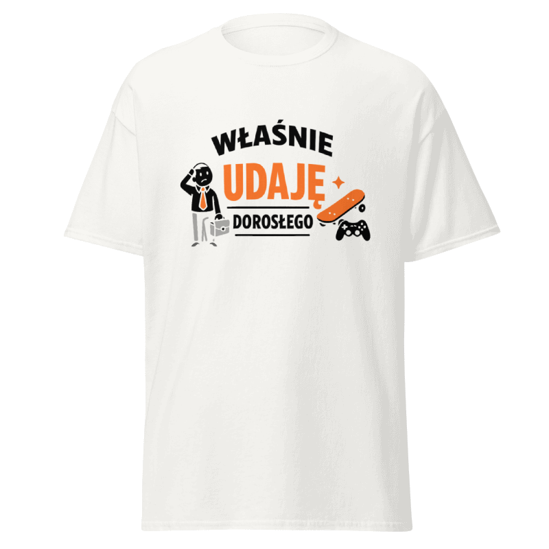 Koszulka Rizer "Właśnie Udaję Dorosłego" z napisem na białym tle, t-shirt męski, casual, wygodny i modny.