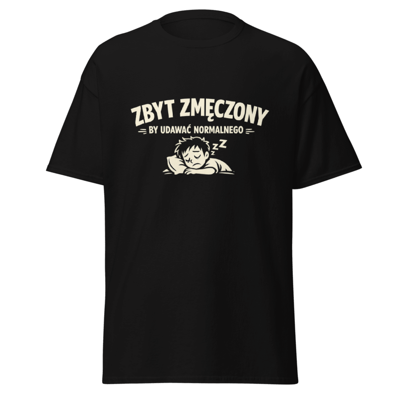 Koszulka T-Shirt Rizer "Zbyt Zmęczony By Udawać Normalnego" na modelu, czarna z nadrukiem tekstowym na przodzie.